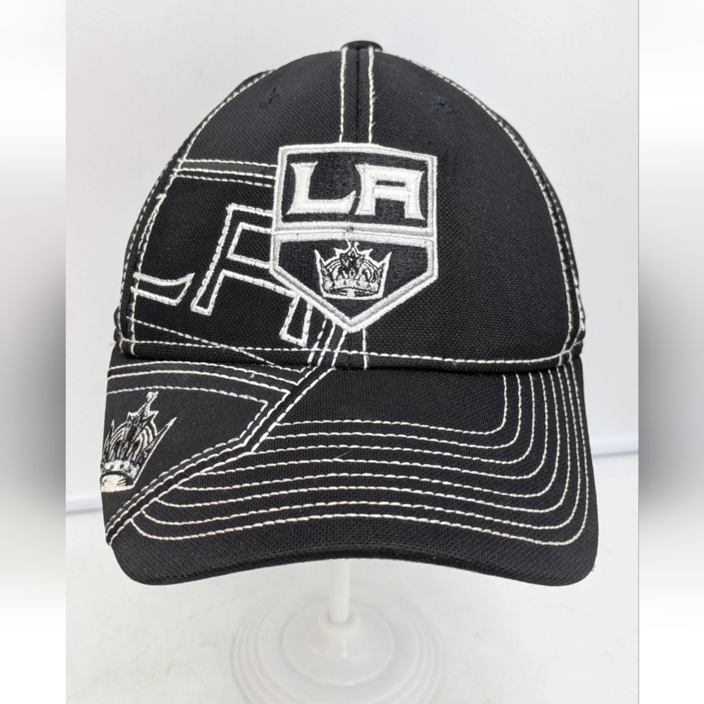Reebok NHL Los Angeles Kings Center Ice Flex Fit Hat S/M Nice Logo Embroidery
